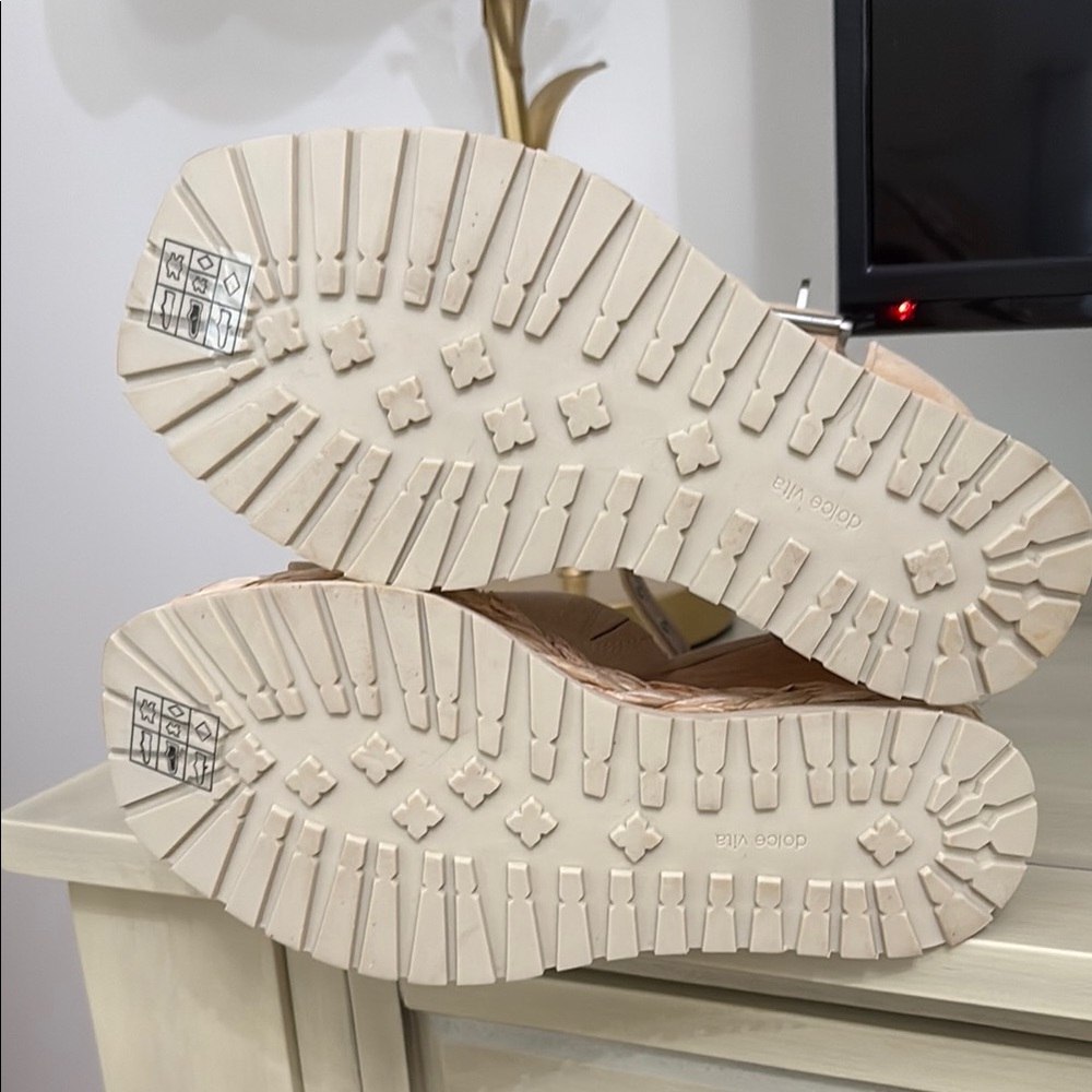 Dolce Vita Women's Tan Wedge Sandals - Picture 4 of 4